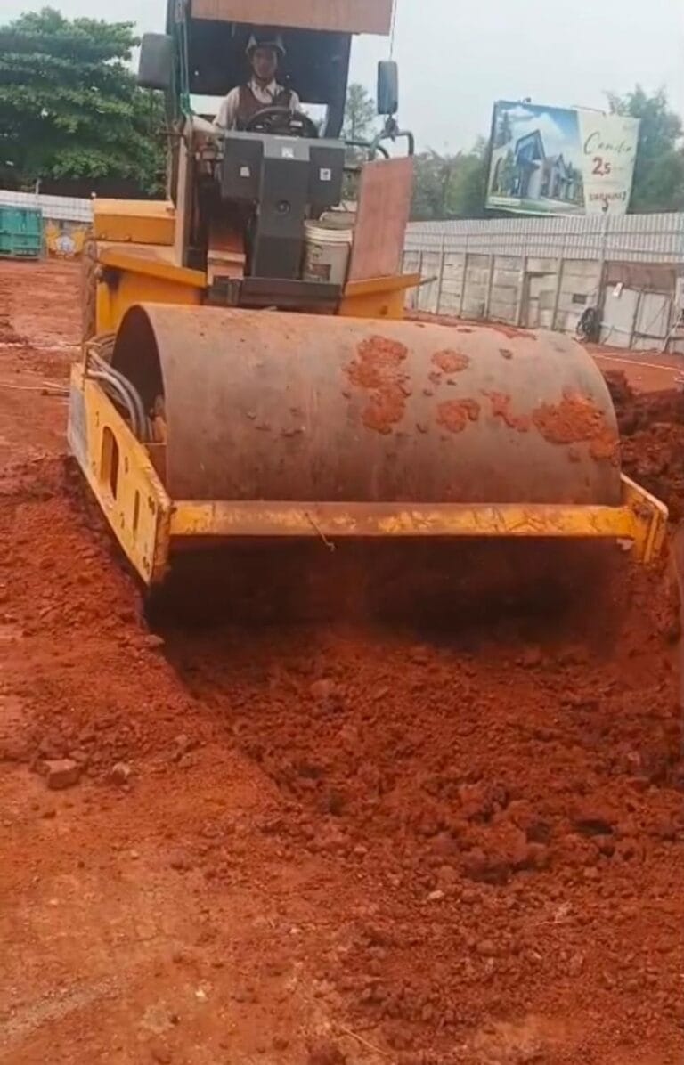 pemadatan tanah urug untuk pondasi bangunan