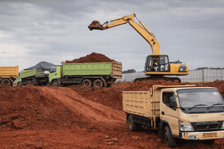 proses pengurugan tanah menggunakan alat berat