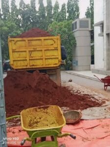 pengurugan-tanah-di-area-proyek-konstruksi