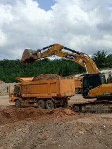 proses-galian-tanah-alat-berat-proyek-konstruksi