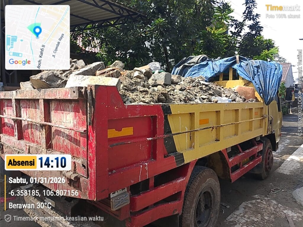 Cara membersihkan puing bangunan setelah renovasi rumah dengan aman